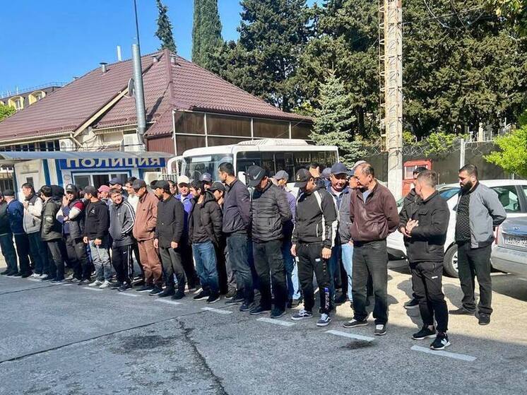 ФСБ и полиция выявили нарушителей миграционного законодательства в Сочи