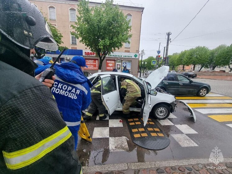 Калининградские спасатели помогли пострадавшим в ДТП
