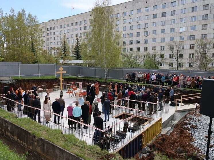 В Челябинске заложили первый камень в основание храма Евгения Боткина