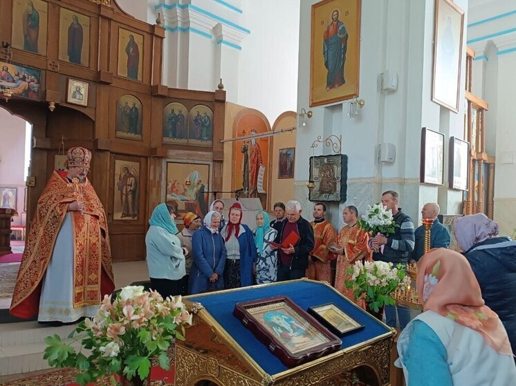 В Свято-Успенском соборе Токмака чествуют подвиг святых жен-мироносиц