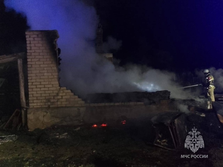 В Ростовской области при пожаре в частном доме погиб 38-летний мужчина