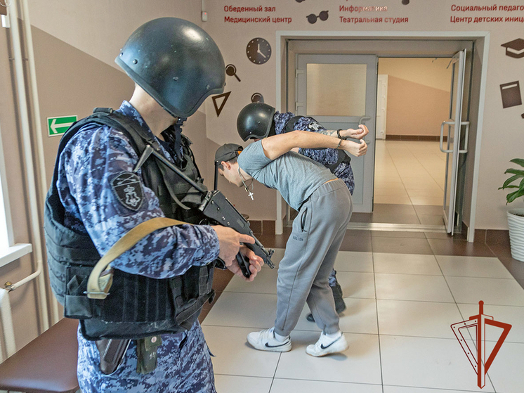Росгвардейцы задержали в школах Хакасии условных террористов