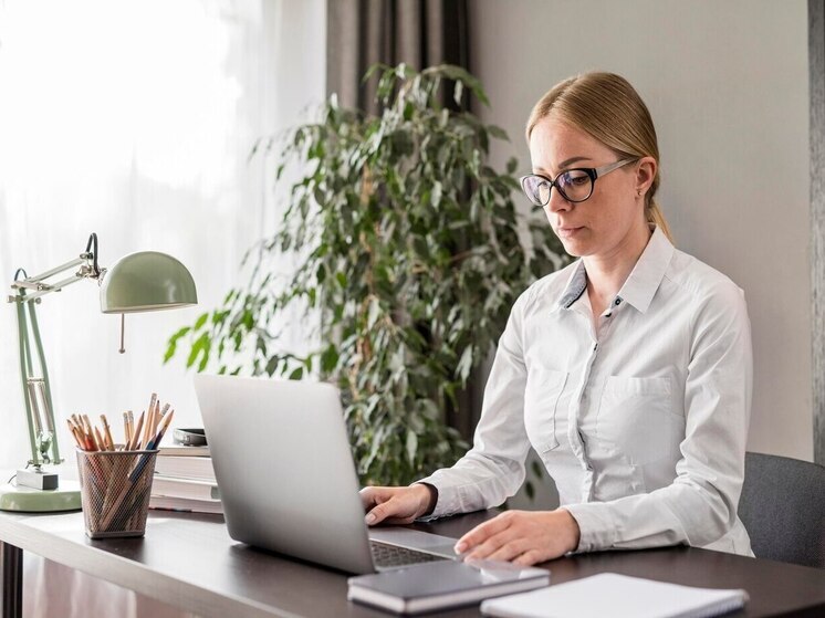 Томский врач рассказала, как сохранить здоровье при «сидячей» работе