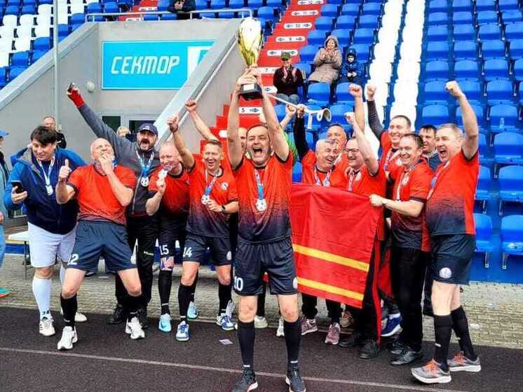 Василий Анохин поздравил смоленских врачей с завоеванием Кубка России по мини-футболу