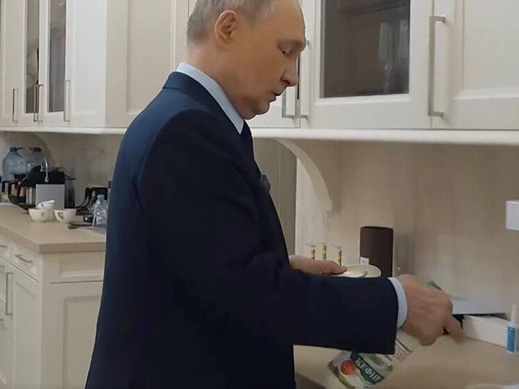 Владимир Путин на ужин пьёт рязанский кефир