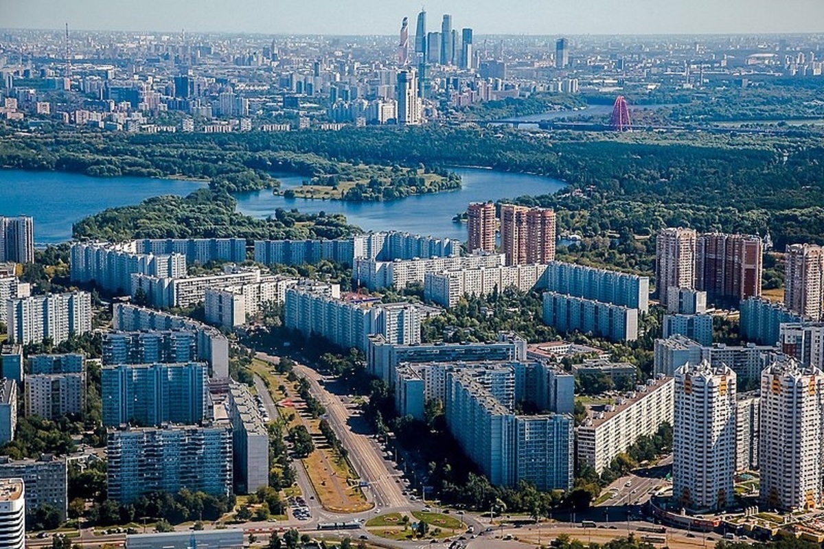 Жителей Москвы предупредили о сильном ветре в понедельник