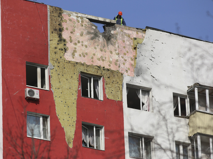 Обрушение перекрытий произошло после взрыва и последующего за ним пожара в 9-этажнлм панельном доме на улице Генерала Тюленева 4 мая