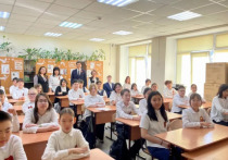В преддверии празднования Дня Победы вице-премьер Якутии Анатолий Семенов организовал патриотический урок «Разговор о важном» на тему «Якутия в годы Великой Отечественной войны» для учеников 5-го класса школы № 23 имени В