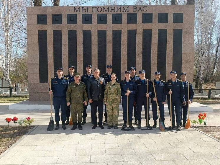 Курсанты и кадеты Иркутска привели в порядок Русско-Амурский мемориальный комплекс