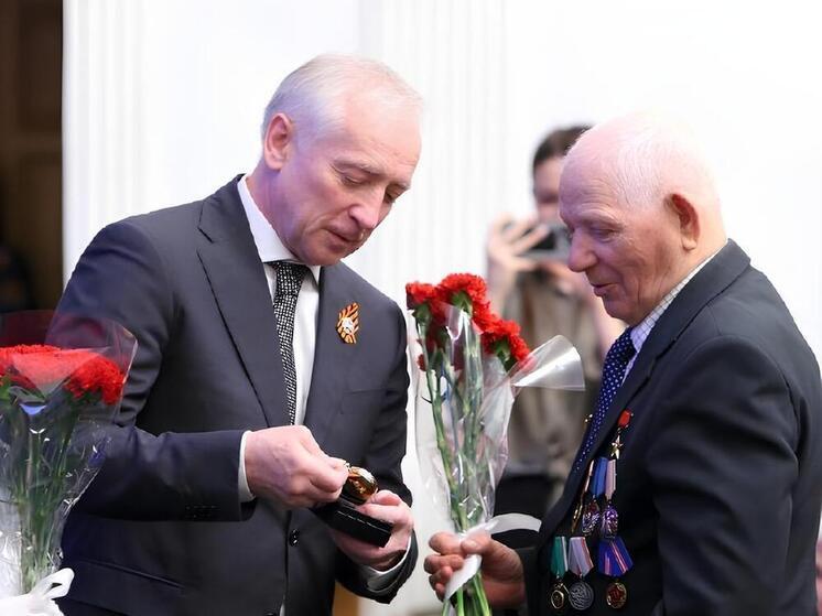 Мазур встретился с ветеранами ВОВ накануне Дня Победы
