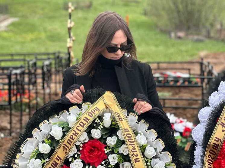 Прах музыканта Александра Кузьмина предали земле