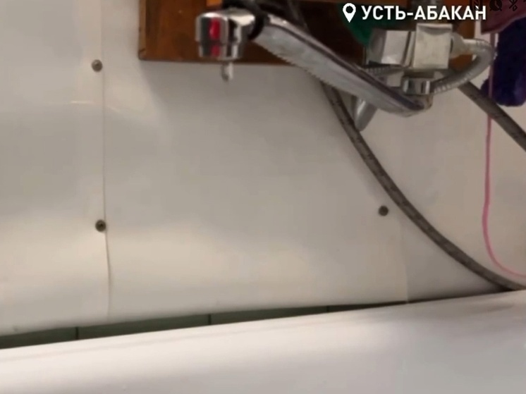 Уже второй год сотни жителей Усть-Абакана остаются без воды