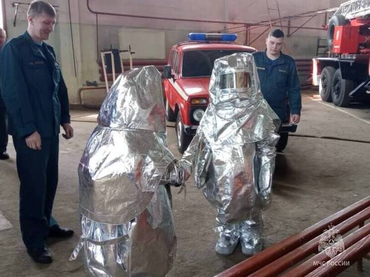 В Старой Руссе школьники познакомились с героической профессией огнеборца