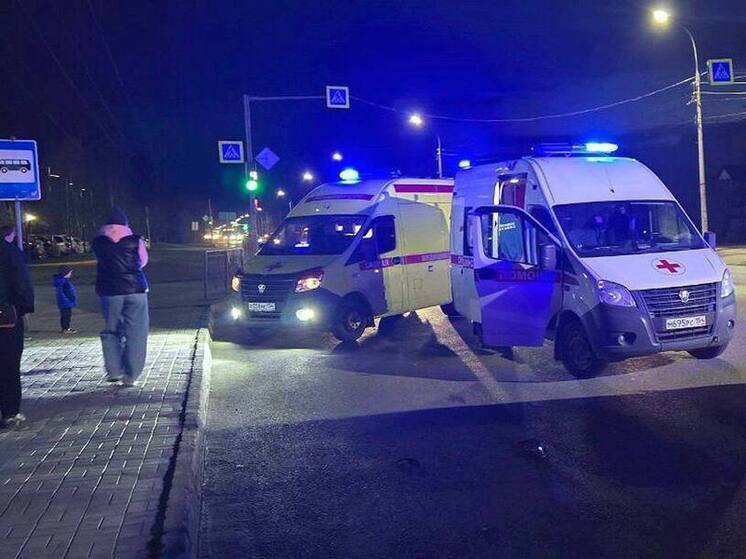 Ночью в Новосибирске мотоциклист сбил пьяного пешехода, переходившего дорогу на красный