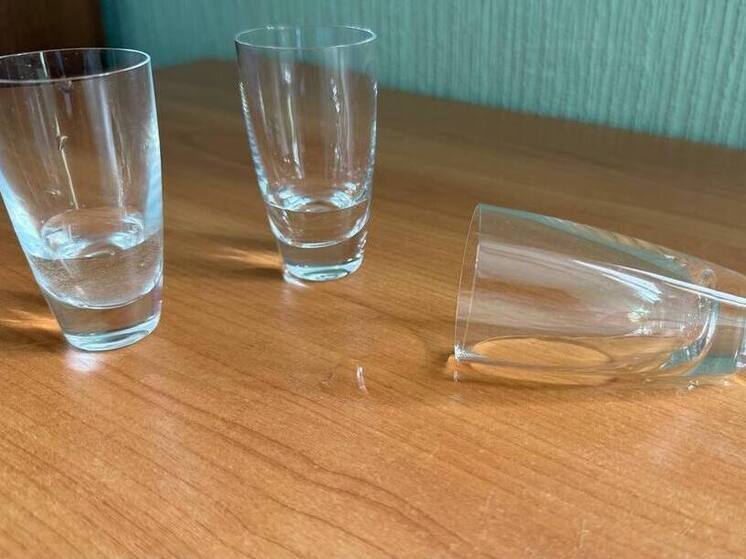 Пагубная страсть к застольям с малознакомыми людьми лишила жителя Хакасии денег