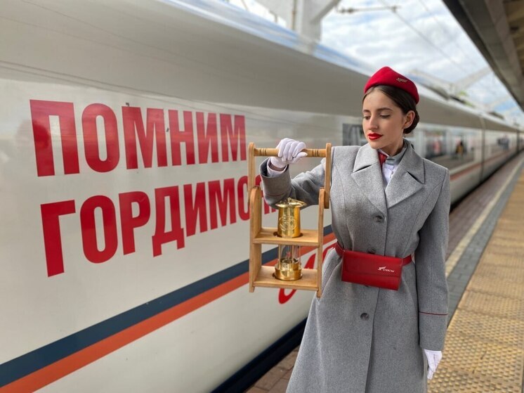 Частица пламени Вечного огня прибыла на «Сапсане» в Петербург