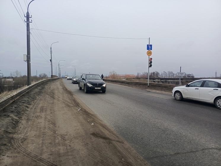 На путепроводе в сторону Окружного шоссе в Архангельске появился новый светофор
