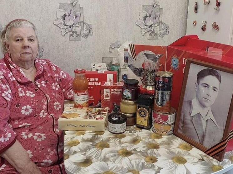 В Самаре ветеранам начали вручать подарки ко Дню Победы