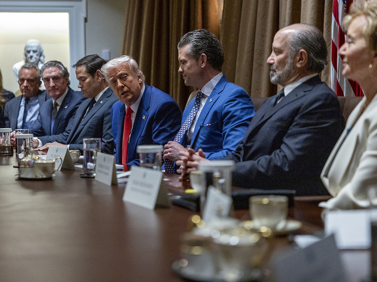 Американские власти пообещали выплатить по тысяче долларов уезжающим из США мигрантам