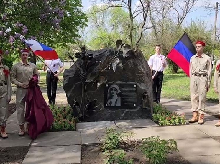 В Донецке открыли памятный знак в честь пошибших медработников в годы ВОВ