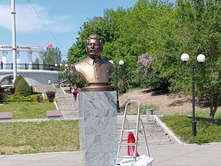 В Мелитополе устанавливают памятник Сталину
