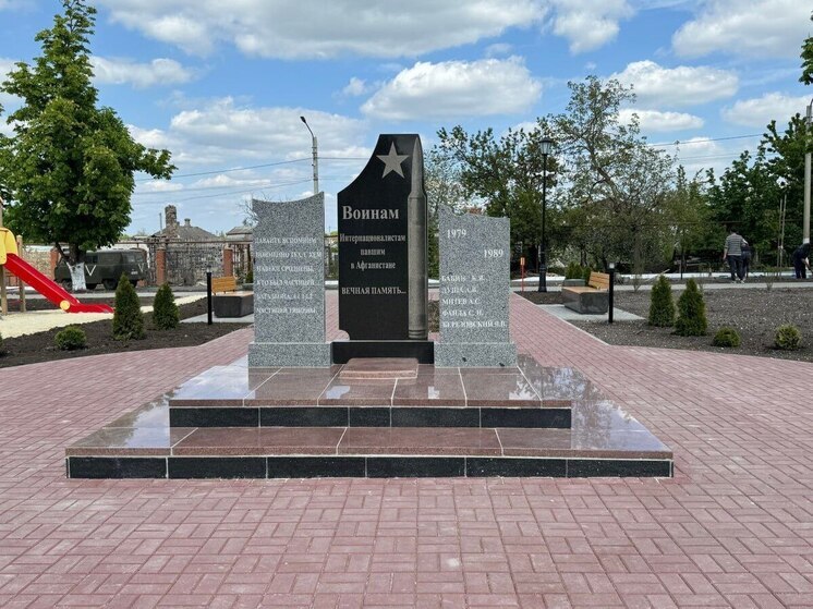 В Волновахе открыли Сквер Освободителей