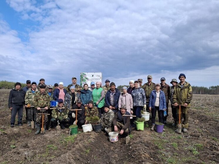 В Чувашии высаживают «Сады Памяти» в честь 80-летия Победы