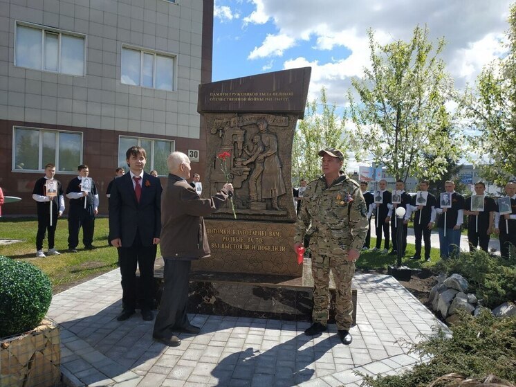 В Новосибирске открыт памятный знак «Труженикам тыла» в преддверии 80-летия Победы