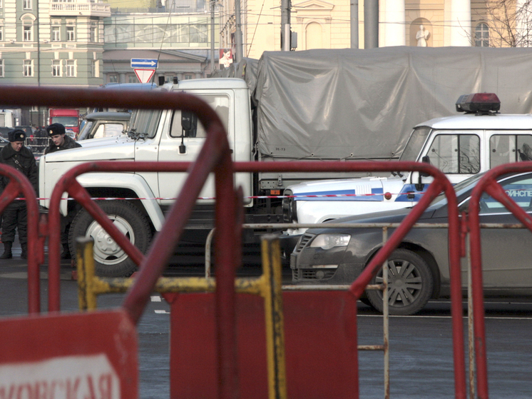 7 мая, в среду, и 9 мая, в пятницу, в центре Москвы с раннего утра до окончания прохождения колонны техники ограничено движение личного и общественного транспорта