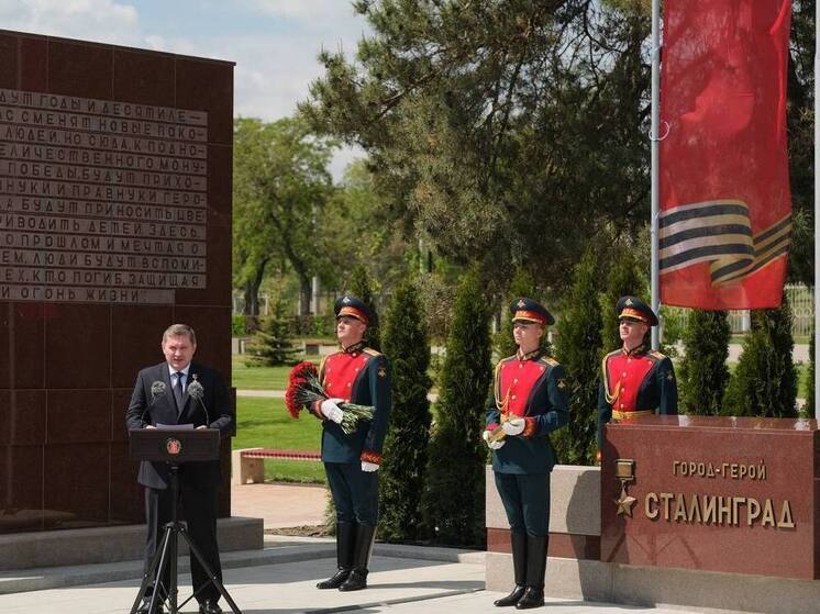 У Мамаева кургана в Волгограде увековечили подвиг городов-героев и воинской славы