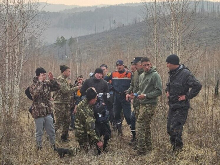 Спасатели МЧС вынесли пропавшего мальчика из леса в Забайкалье