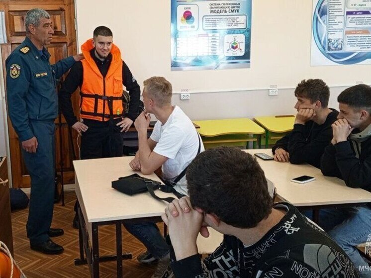 В Геническом строительном колледже провели инструктаж по поведению на воде