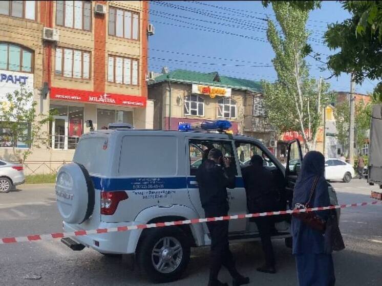 Один из двух напавших на полицейских в Махачкале находится в больнице