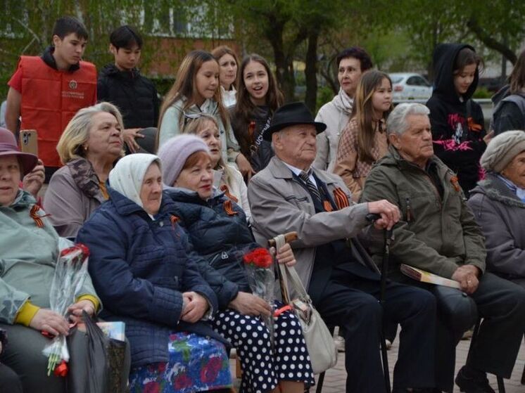С конца апреля по начало мая во всех жилых районах Абакана проходят традиционные концерты, где главными зрителями становятся ветераны