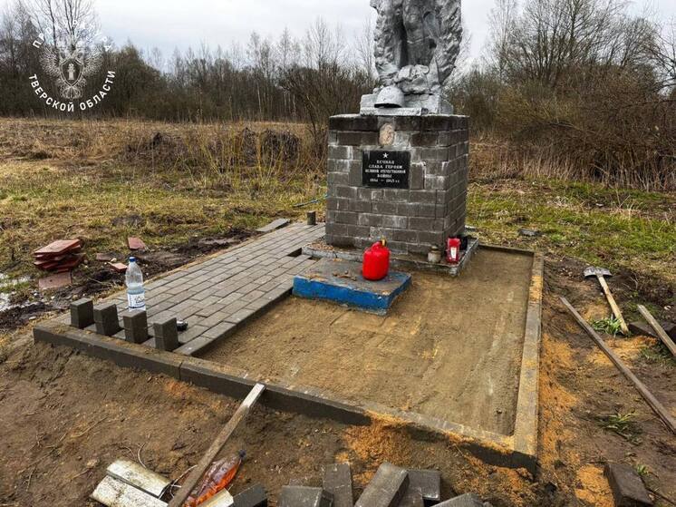 В деревне Шульгино под Тверью начались работы по восстановлению братской могилы