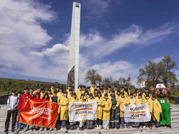 Аллея башкирских нефтяников обрамляет уличную тематическую фотовыставку