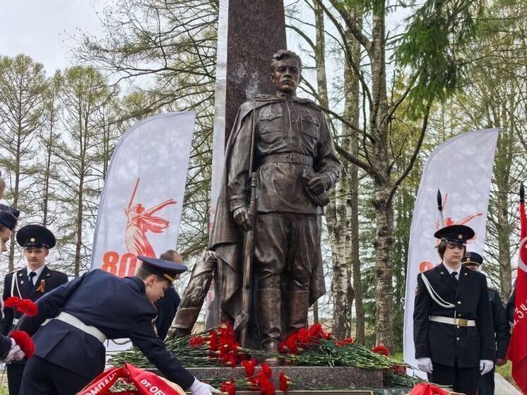 На Николиной горе в Тихвине снова появился бронзовый Воин-освободитель