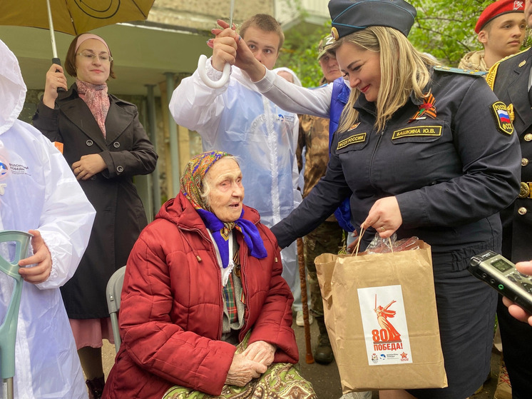В акции «Парад для одного ветерана» приняли участие смоленские судебные приставы