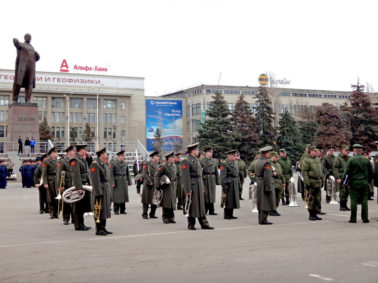 Женская парадная коробка впервые пройдет по Театральной площади