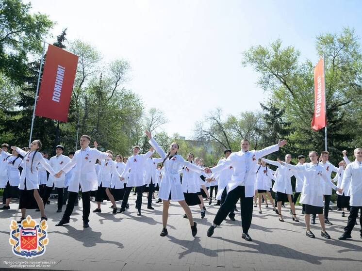 В Оренбурге прошла акция «Вальс Победы»