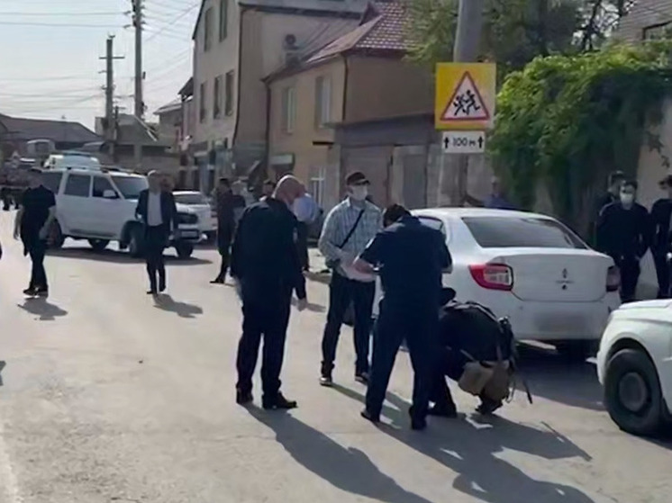 Следователи предъявили обвинение напавшему на полицейских в Махачкале