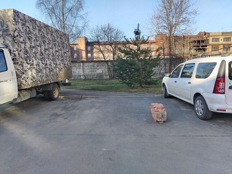 ГАТИ начала блюсти парковку во дворах Петербурга круглосуточно