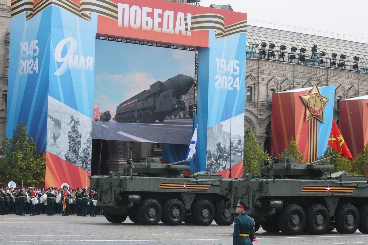 Языковые модели посоревновались в создании стихотворения на тему Победы