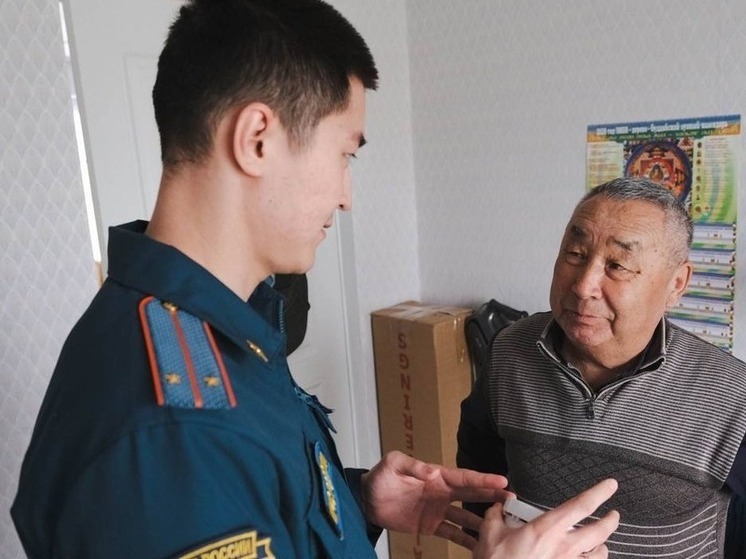 Спасатели Калмыкии продолжают установку пожарных извещателей