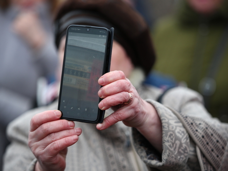 В Волгоградской области пенсионеры учатся пользоваться смартфонами