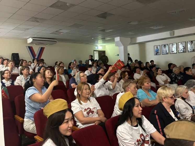 Дети калмыцких медиков представили рисунки на конкурс