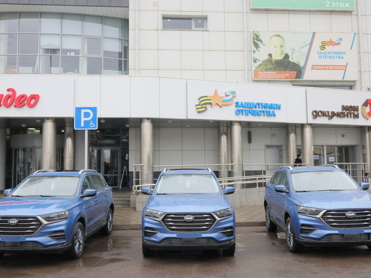 В Красноярском крае бойцам СВО вручили ключи от новых автомобилей