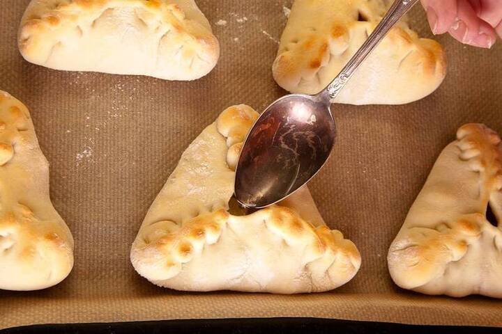 В российском городе переименовали эчпочмаки в пирожки с мясом из-за жалоб покупателей