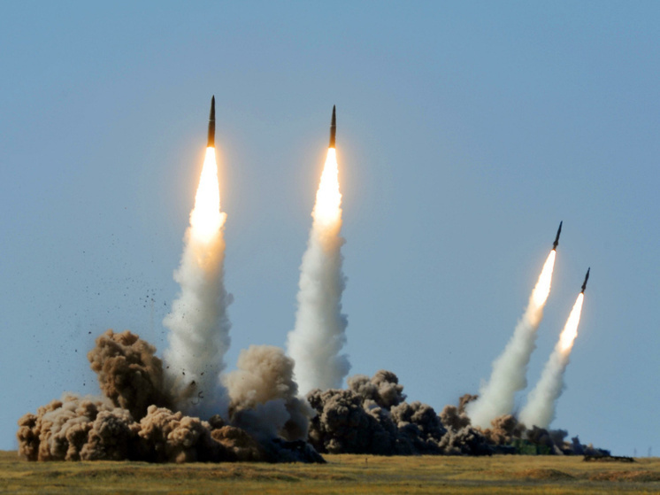 Украинские СМИ сообщили о пожарах в Киеве после прилета "Искандеров"