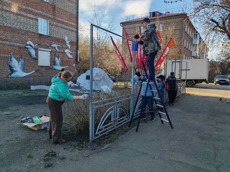 Памятные места привели в порядок депутаты думы Иркутска